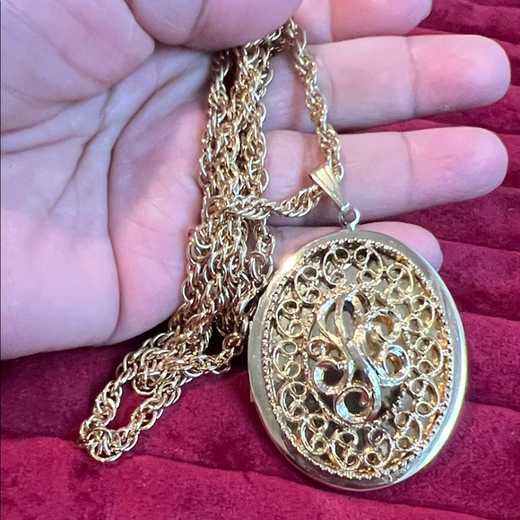 Sarah Coventry Gold Filigree locket Necklace - Picture 10 of 12